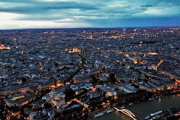 Private Paris Night Tour - with Magic City Lights and Local Vibes — photo 4