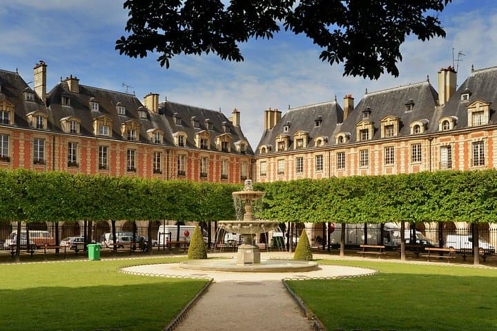 Private History Walking Tour in Paris for Teens & Family — photo 2