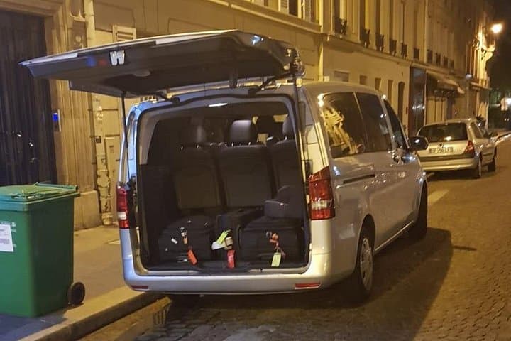 Shuttle Departure from Paris Hotel/Apartment to the Airport — photo 4