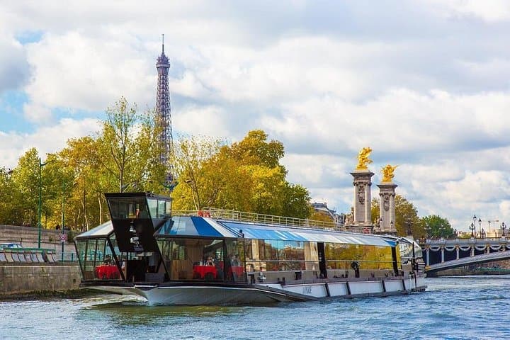 Paris Christmas Special Lunch Cruise by Bateaux Mouches® — photo 8