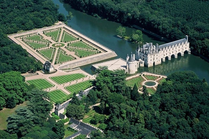 Mont Saint Michel and Loire Valley Castles 2 Days Guided Trip — photo 15