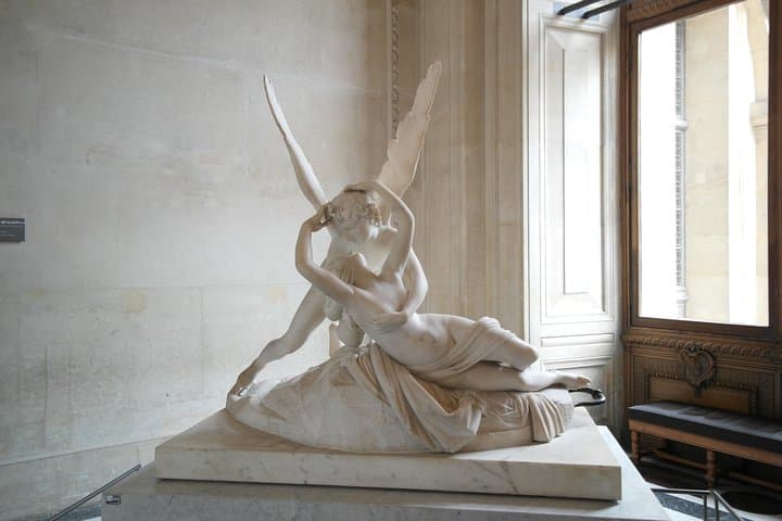Louvre Museum Masterpieces Guided Tour with Access — photo 9