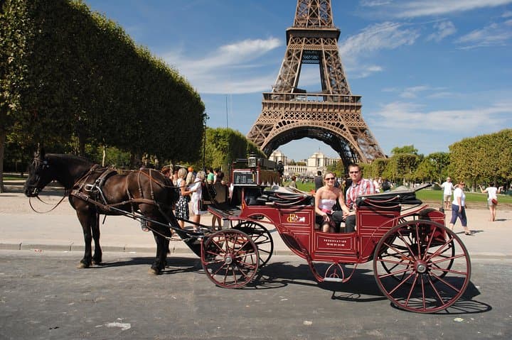 Paris Private Romantic Horse & Carriage Ride — photo 2