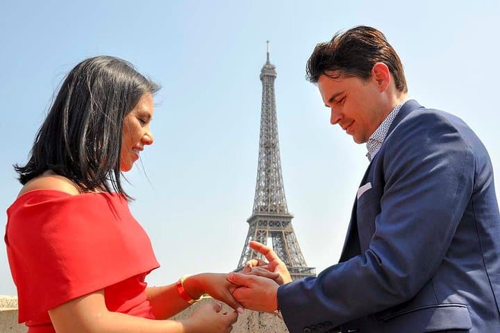 Paris Engagement Proposal Private Walking Tour with Professional Photographer — photo 1