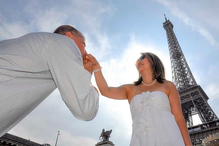 Paris Renew Your Wedding Vows Experience with Professional Photographer — photo 5