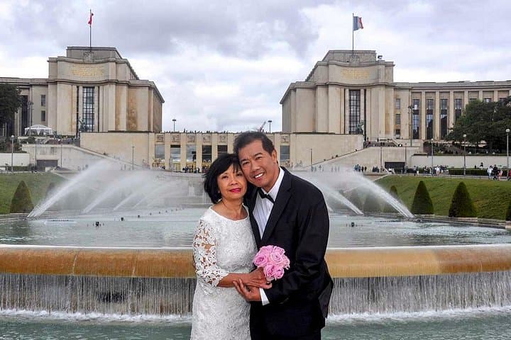 Paris Renew Your Wedding Vows Experience with Professional Photographer — photo 2