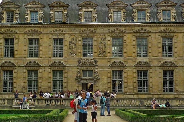 Private History Walking Tour in Paris for Teens & Family — photo 4