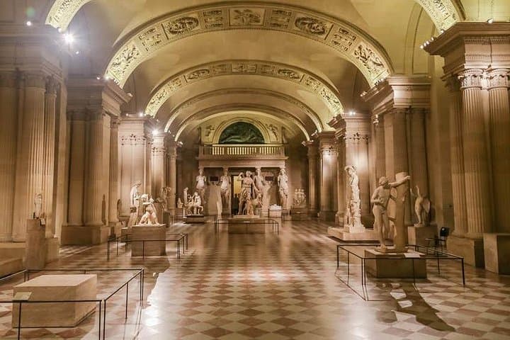 Paris: Louvre Private Family Tour for Kids + Skip-the-Line Entry — photo 5