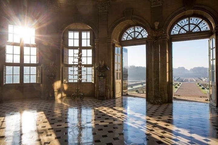 PARIS Excursion ==>CHATEAUX VERSAILLES and VAUX LE VICOMTE in Van — photo 10