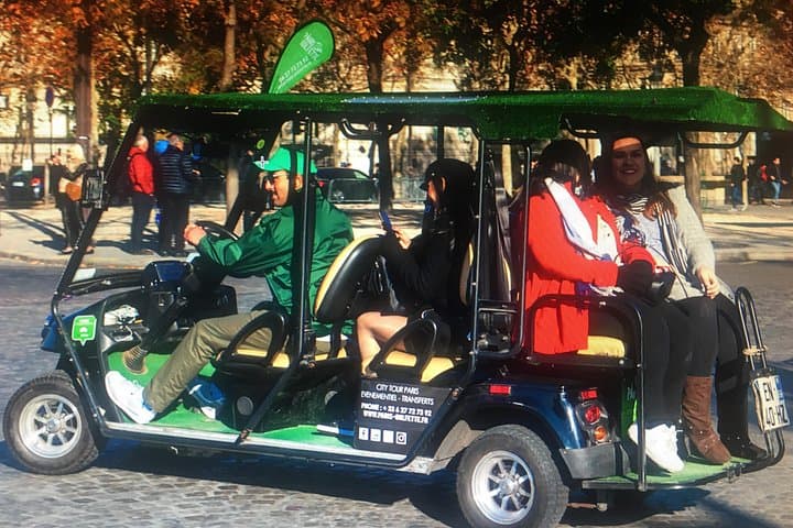 Discover Paris in electric golf carts — photo 2