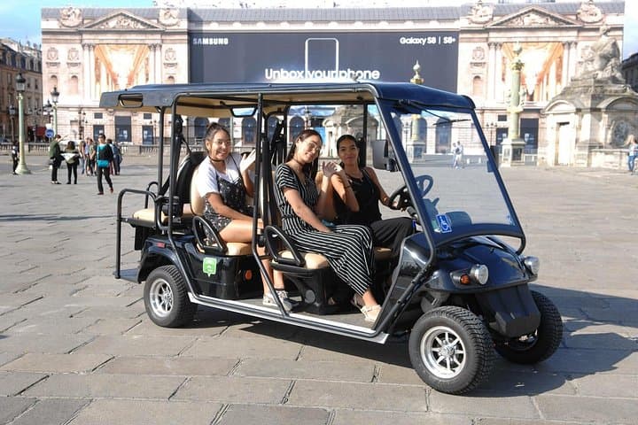 Discover Paris in electric golf carts — photo 7
