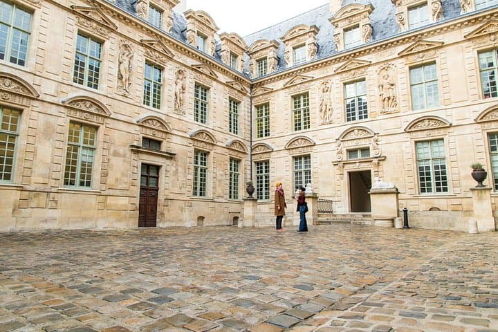 The History of Paris: Historical Le Marais Private Tour — photo 11