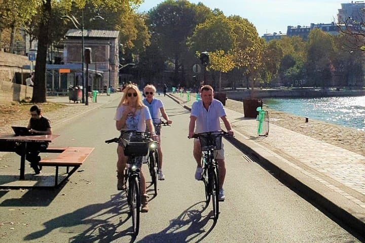 Bike Paris treasures with a live guide - Families & Friends — photo 3