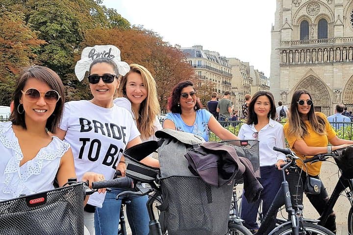 Bike Paris treasures with a live guide - Families & Friends — photo 1
