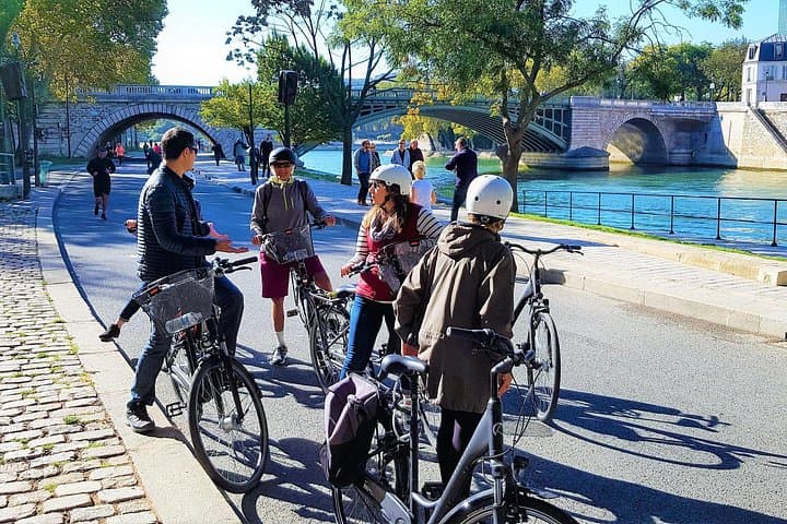 Bike Paris treasures with a live guide - Families & Friends — photo 4