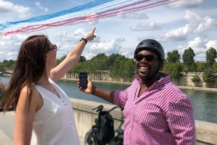 Paris Sightseeing Family Friendly Guided Electric Bike Tour — photo 4