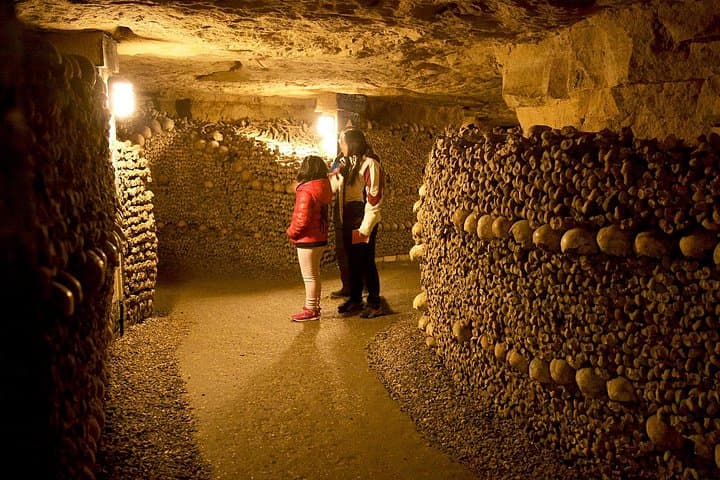 Paris Catacombs Guided Tour with Exclusive Access to Secret Areas — photo 4