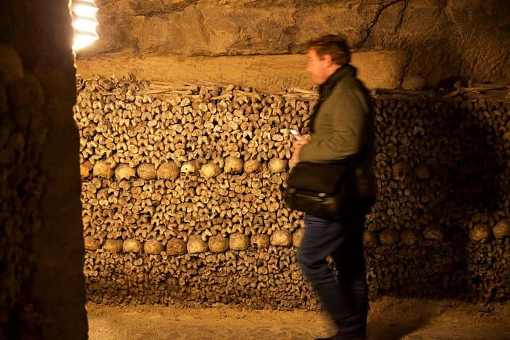 Paris Catacombs Guided Tour with Exclusive Access to Secret Areas — photo 5