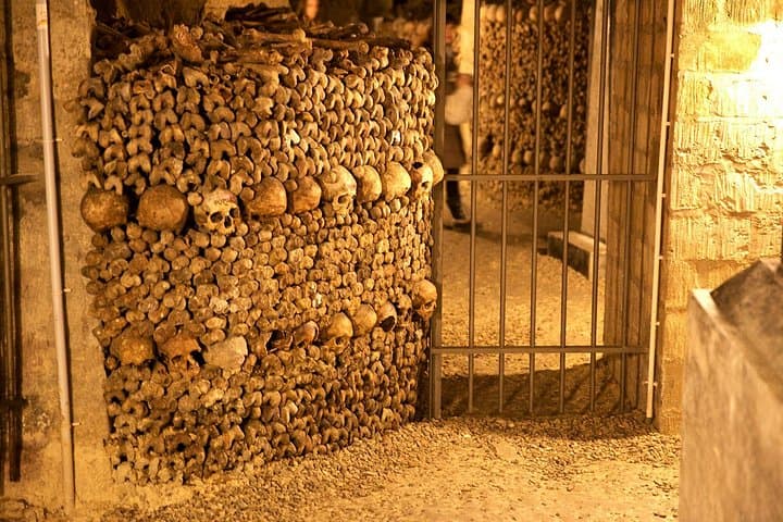 Paris Catacombs Guided Tour with Exclusive Access to Secret Areas — photo 12