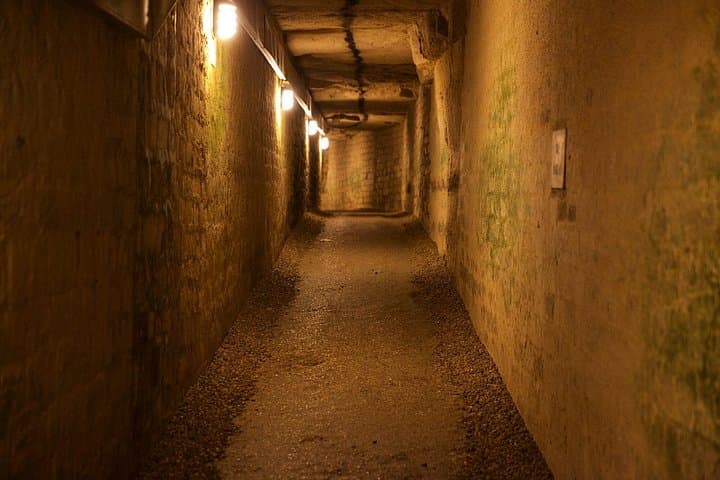 Paris Catacombs Guided Tour with Exclusive Access to Secret Areas — photo 15