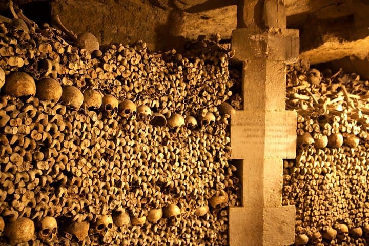 Paris Catacombs Guided Tour with Exclusive Access to Secret Areas — photo 16
