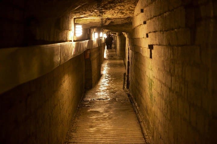Paris Catacombs Guided Tour with Exclusive Access to Secret Areas — photo 18