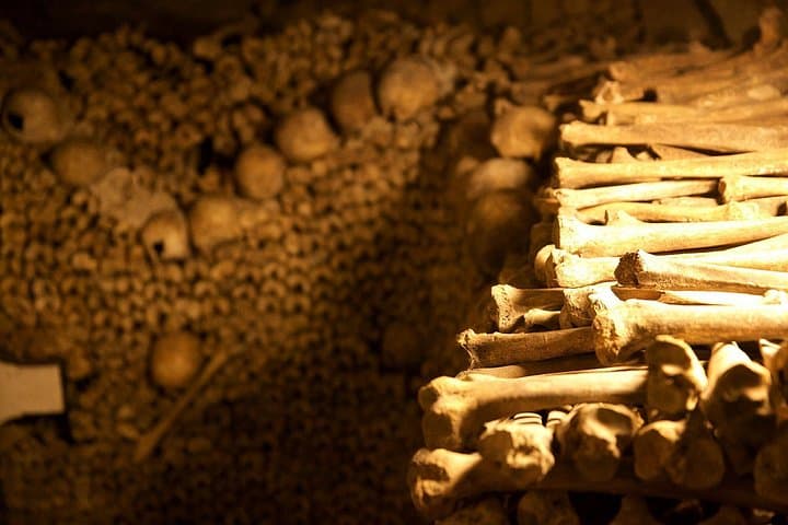 Paris Catacombs Guided Tour with Exclusive Access to Secret Areas — photo 19