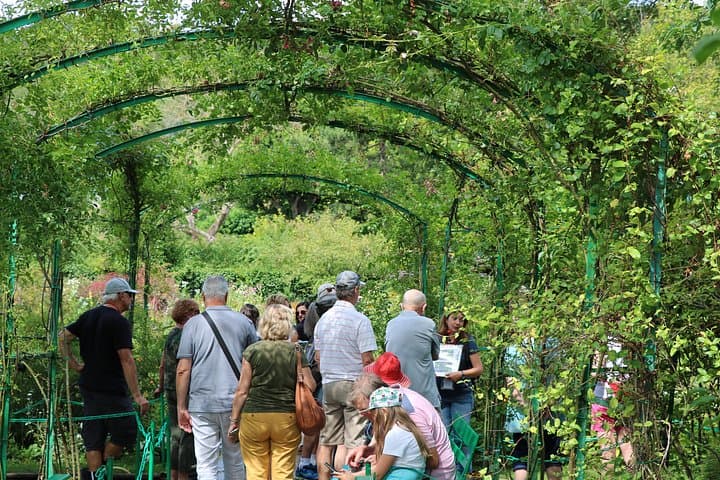 Giverny Private Half-Day Trip including Claude Monet' Gardens & House from Paris — photo 3