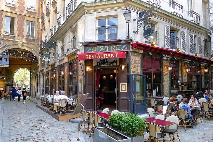Chic and Classic: Saint-Germain-des-Prés Lifestyle Walking Tour — photo 5