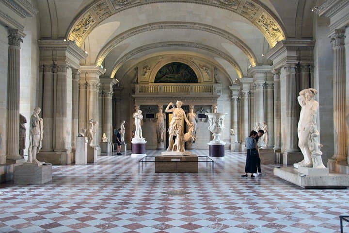 Paris Murders and Mysteries semi-private tour of the Louvre — photo 4
