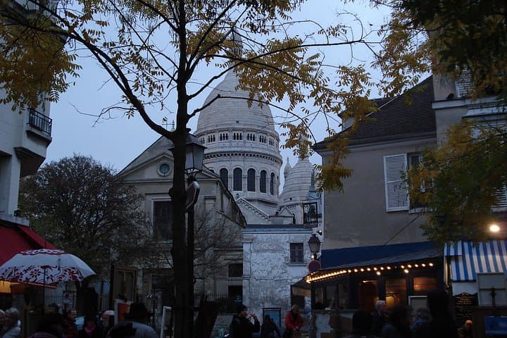 Private Tour: Montmartre Walking Tour, Dinner and Au Lapin Agile Cabaret — photo 2