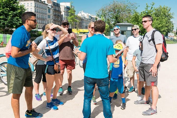 Paris Highlights Bike Tour: Eiffel Tower, Louvre and Notre-Dame — photo 4