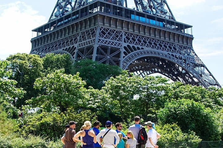 Paris Highlights Bike Tour: Eiffel Tower, Louvre and Notre-Dame — photo 1