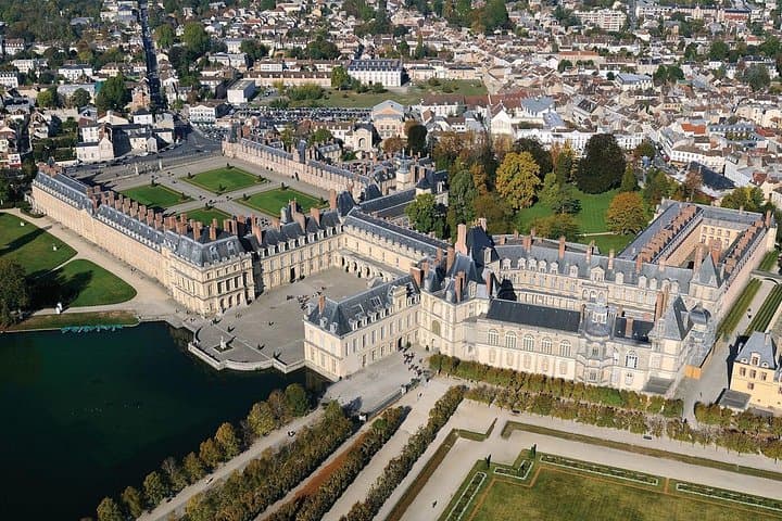 Fontainebleau and Vaux-Le-Vicomte Castle Small-Group Day Trip From Paris — photo 4