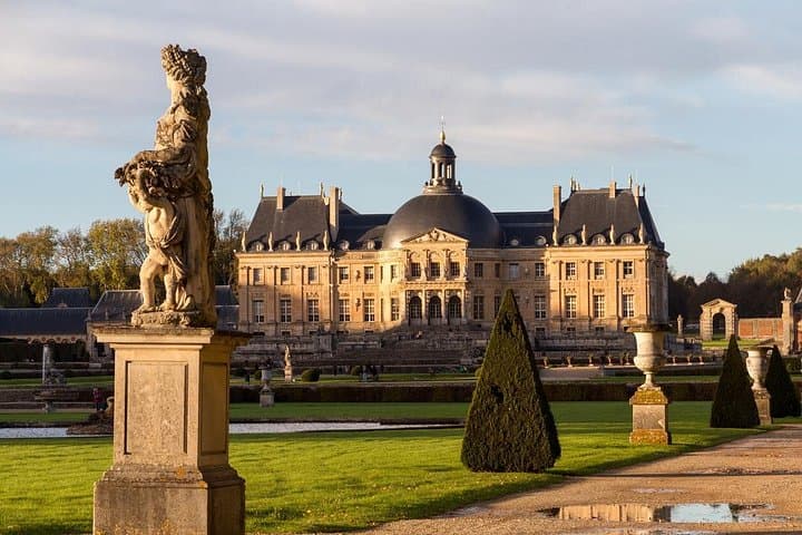 Fontainebleau and Vaux-Le-Vicomte Castle Small-Group Day Trip From Paris — photo 1