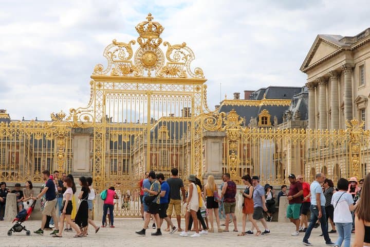 Giverny's House & Gardens plus Versailles Palace Day Trip with Lunch from Paris — photo 4