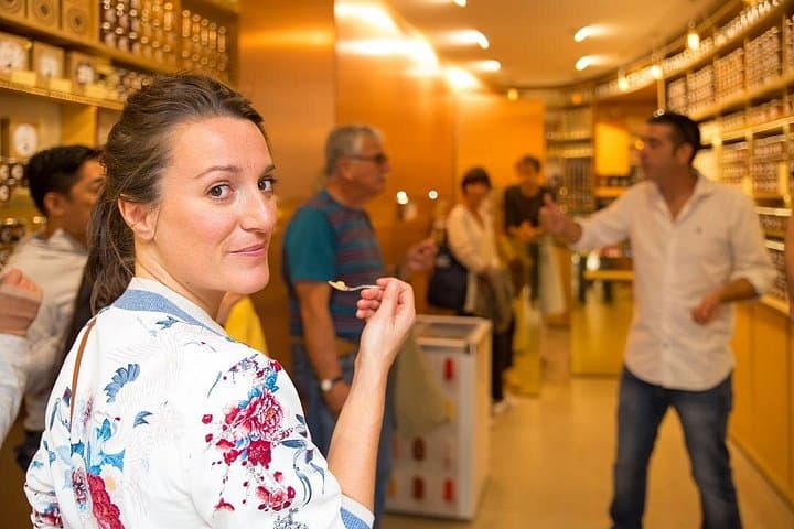 Paris Le Marais District Original Food and Wine Tasting Tour — photo 1