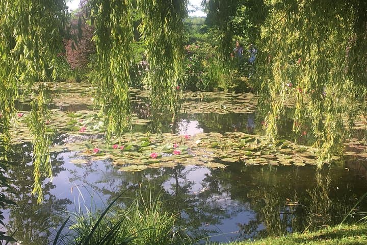 Giverny Monet's House & Versailles Palace Private Day Trip from Paris — photo 11