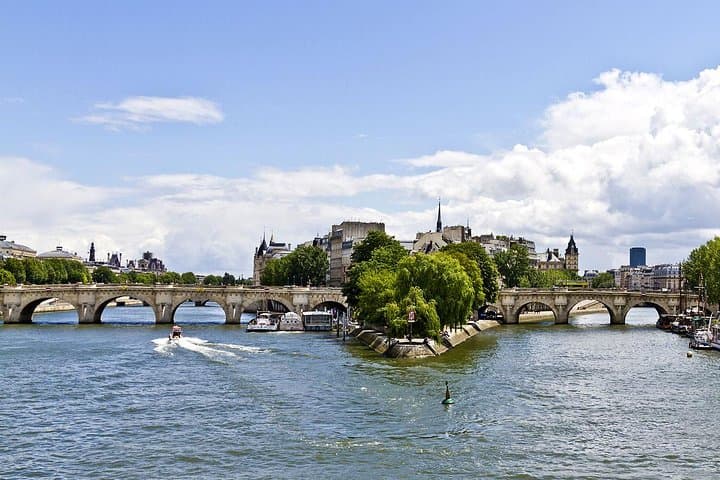 Paris Seine River Sightseeing Guided Cruise Vedettes du Pont Neuf — photo 19