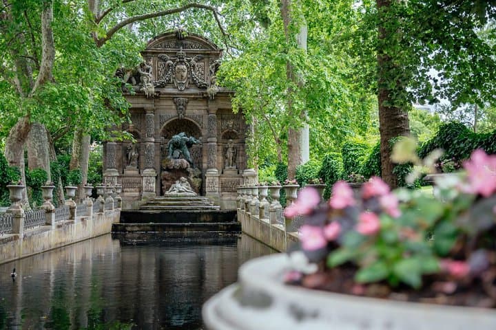 Private Tour: Secrets of Notre Dame & Latin Quarter with a Local — photo 3