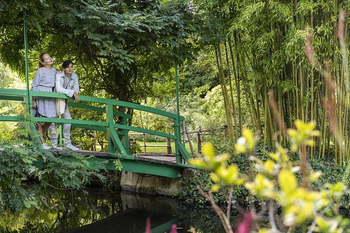 Giverny & Versailles Private Day Tour with Lunch from Paris — photo 1