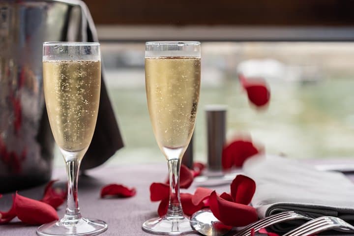 Paris Seine River Gourmet Lunch Cruise with Champagne Option — photo 9