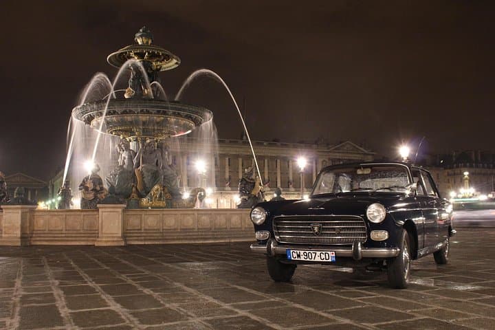 Visit Paris in a vintage car — photo 3