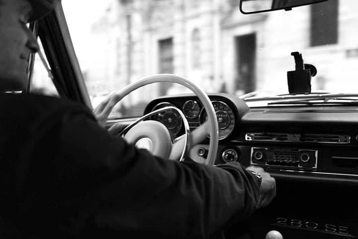 Private Paris guided Tour by classic 1970 Mercedes S Class — photo 6