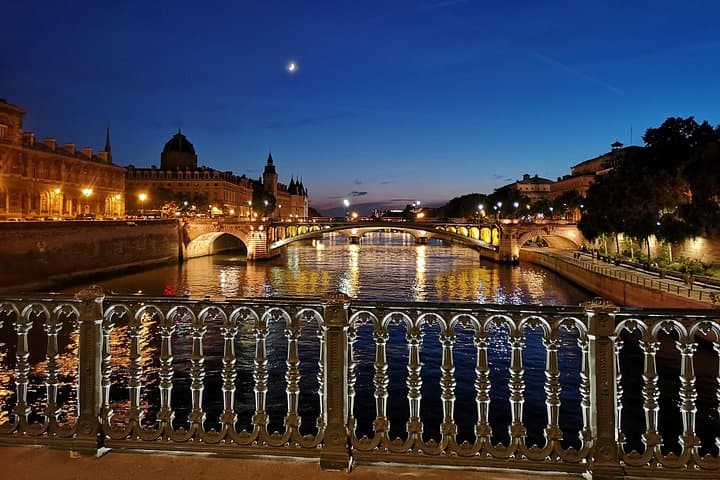 Paris Evening City of Lights Small Group Bike Tour & Boat Cruise — photo 11