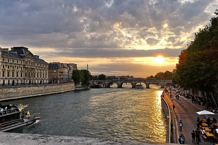 Paris Evening City of Lights Small Group Bike Tour & Boat Cruise — photo 19
