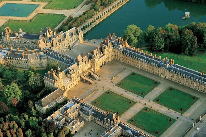 From Paris: Château de Fontainebleau and Vaux-le-Vicomte — photo 1