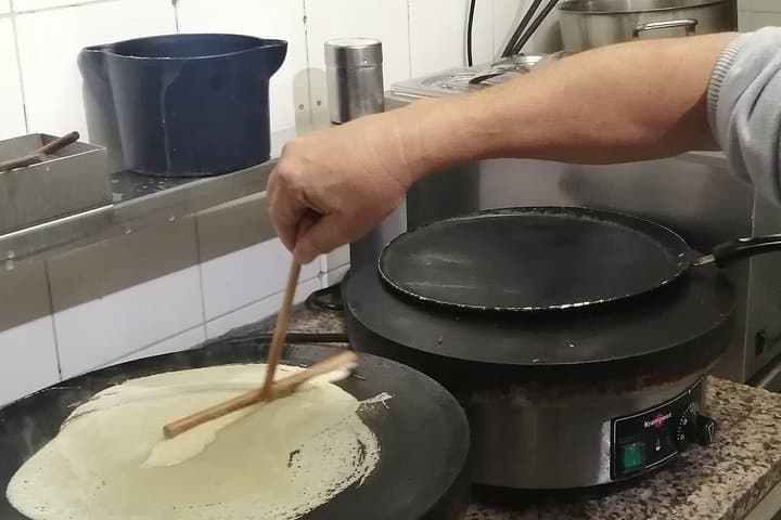 Amazing Sweet Crêpe Cooking Class Paris — photo 1