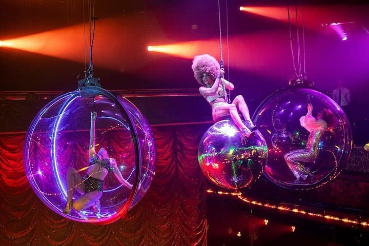 Paris Paradis Latin Cabaret VIP seating, Dinner & Bollinger Champ — photo 9