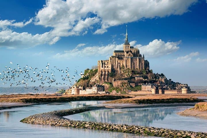 Private 12-hour round transfer to abbey of Mont Saint Michel Normandy from Paris — photo 1